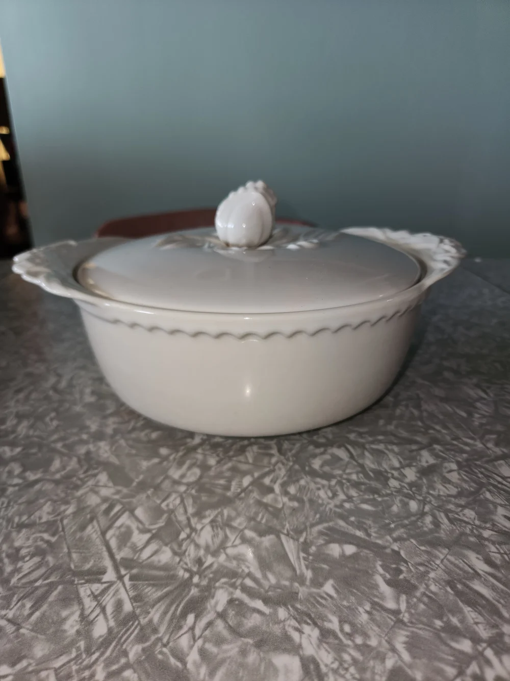 White Ceramic Covered Casserole Dish - Classic Home Kitchen